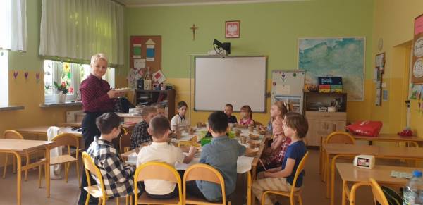 Zdjęcie: Wielkanocne śniadanie w klasie 2